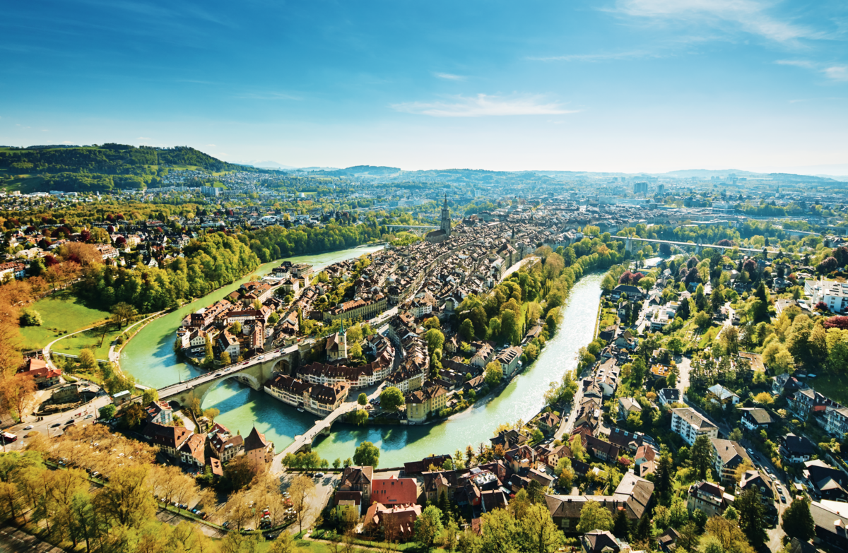 Die Aare schützt die 1191 vom Zähringerherzog Berchtold V. gegründete Stadt Bern von drei Seiten.