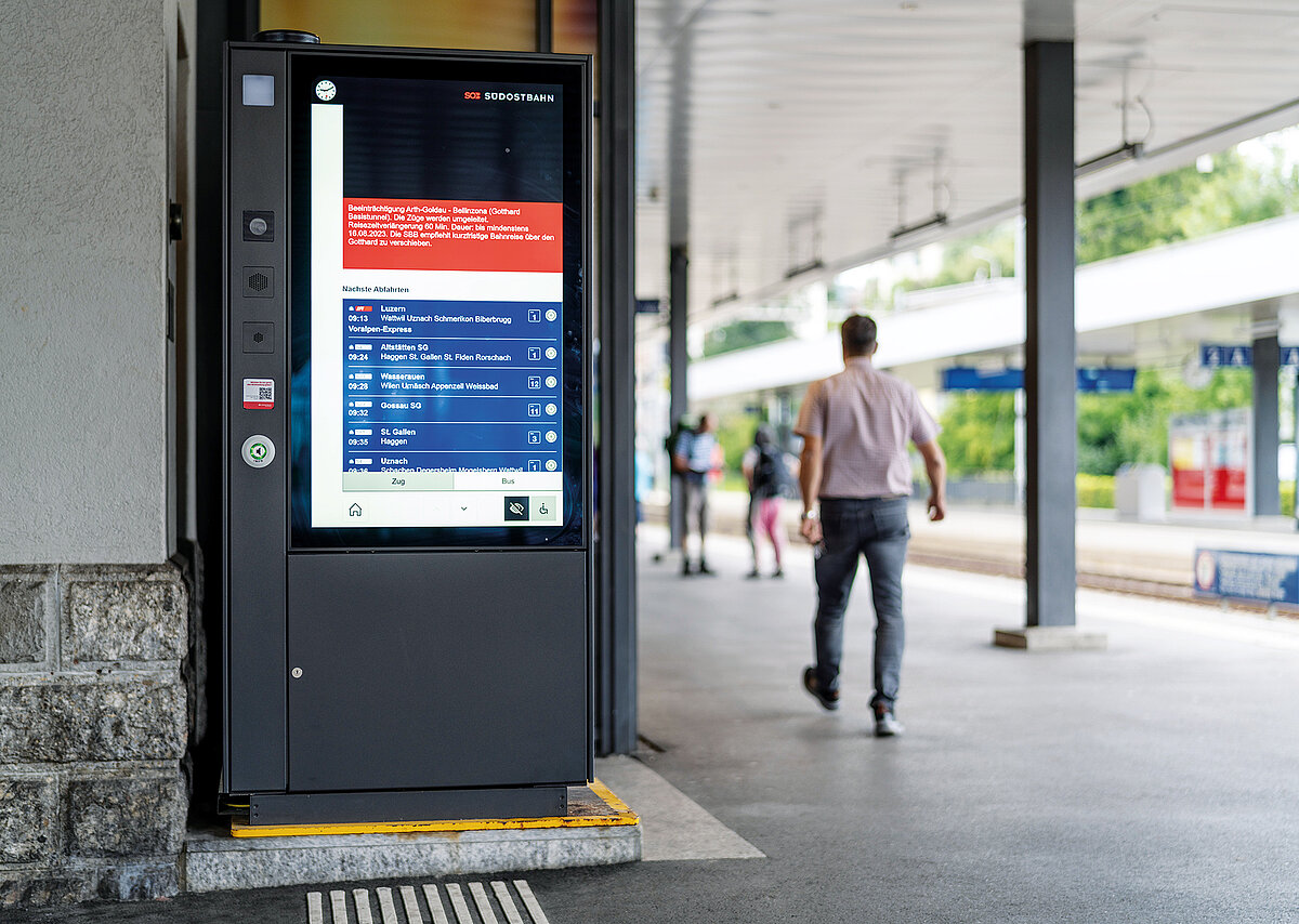 Die digitale Stele an den SOB-Bahnhöfen.