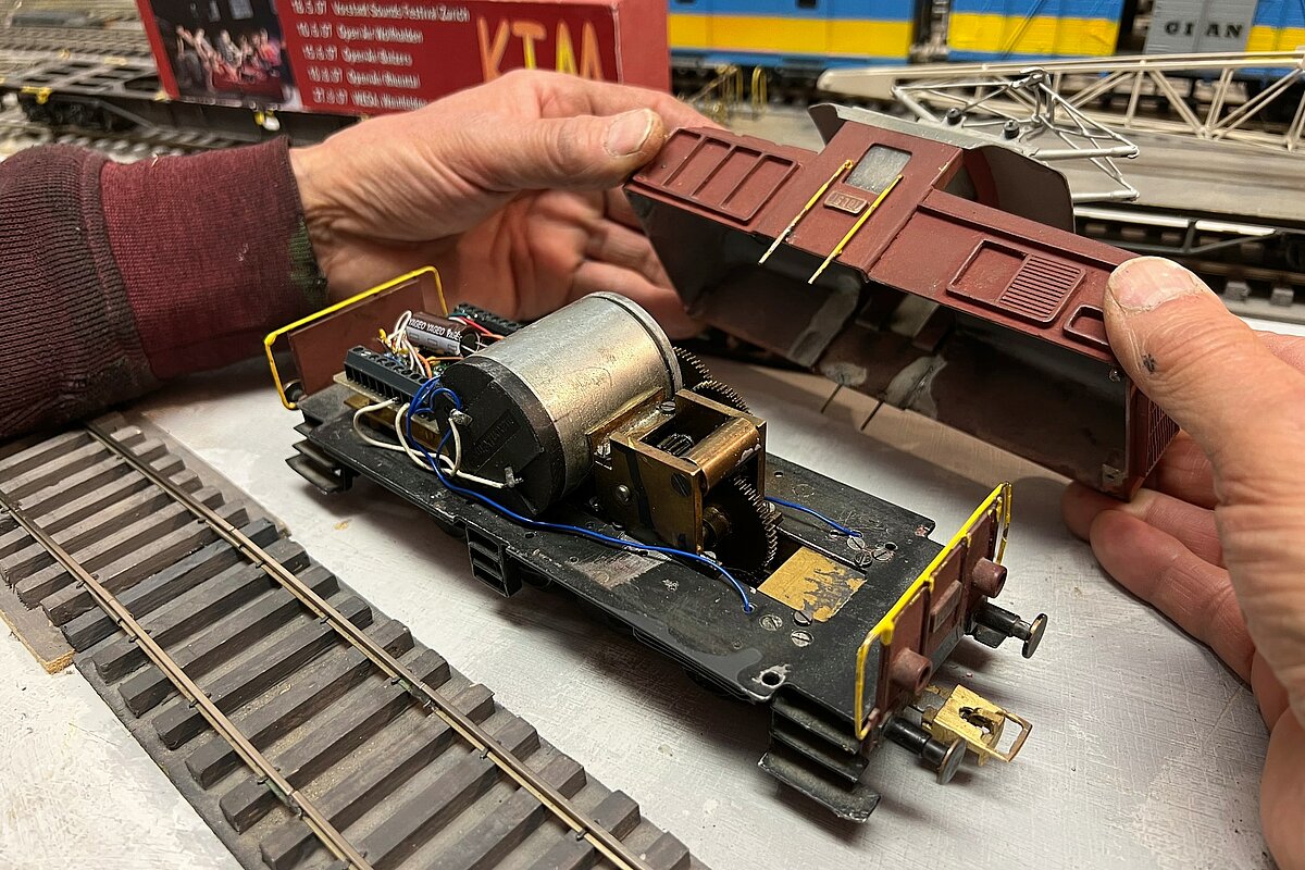 Mit einem Modell einer elektrischen SBB-Rangierlokomotive begann die Modellbau-Karriere von Heiri Schmid.