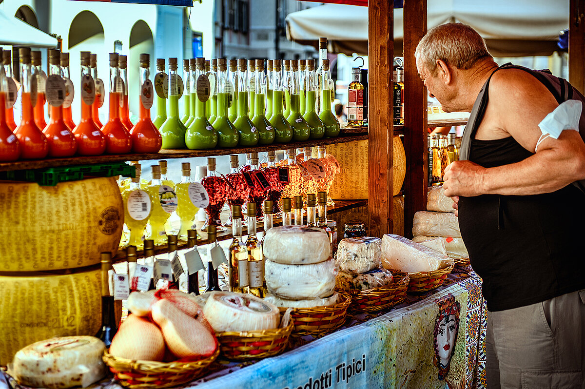 Marktstand am Mercato in Bellinzona